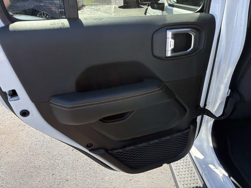 Used 2024 Jeep Wrangler Sahara w/ Technology Group AWD/4WD image 14