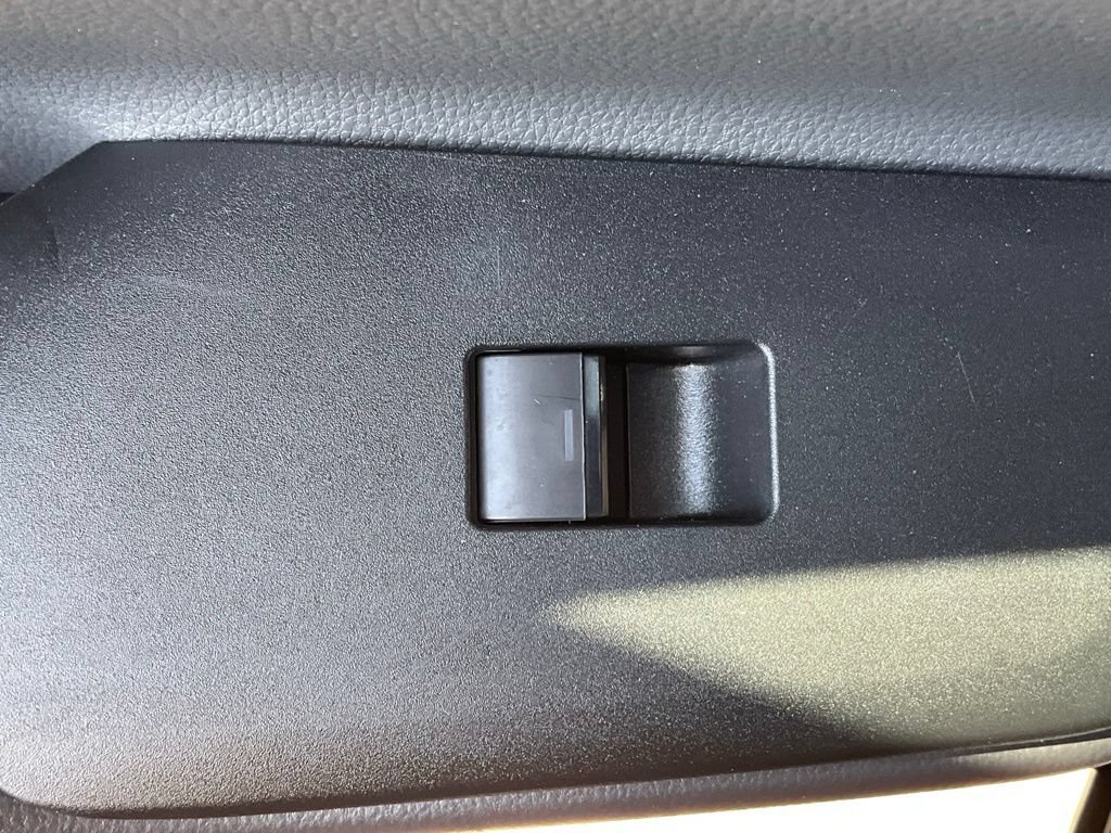 Used 2025 Toyota Prius LE FWD image 32