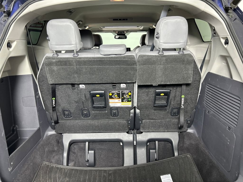 Used 2021 Toyota Sienna XLE image 28