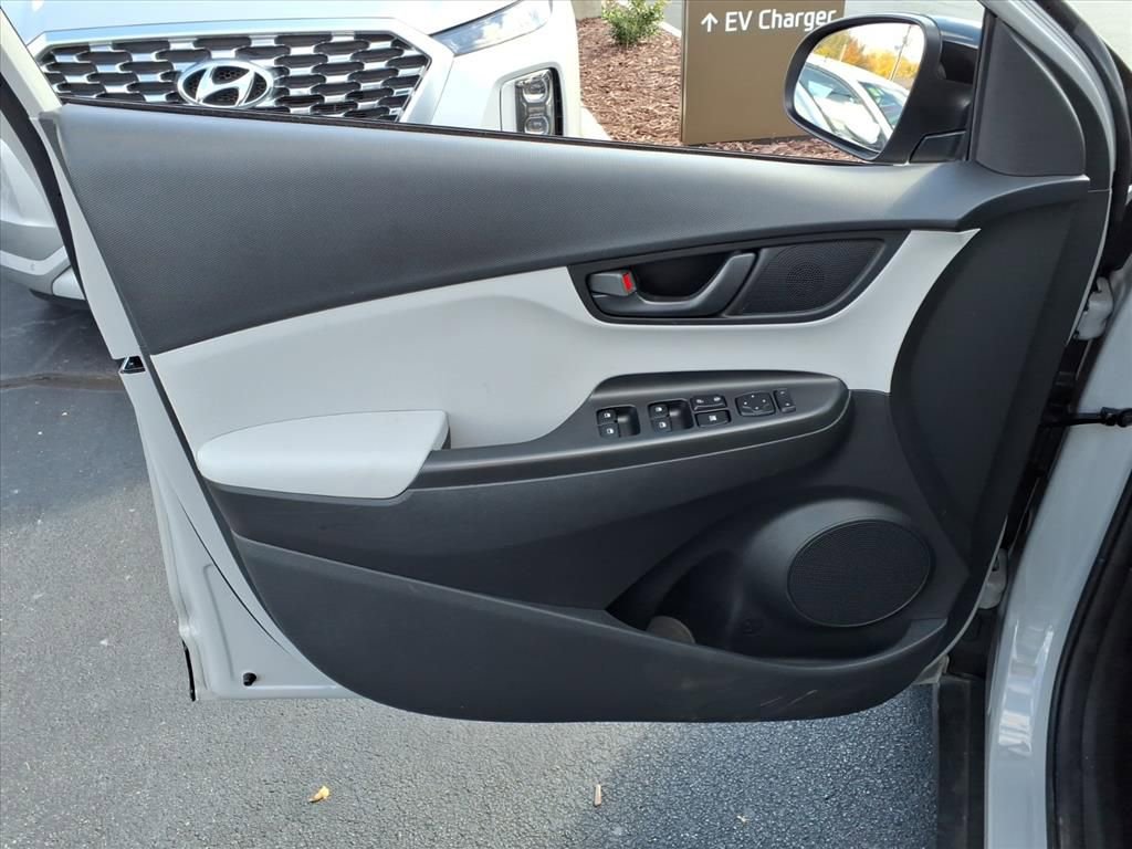 Used 2022 Hyundai Kona SEL image 6