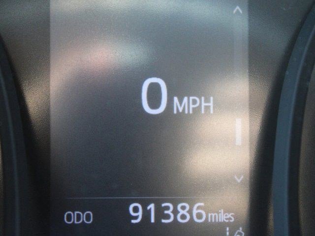 Used 2021 Toyota Camry LE image 4