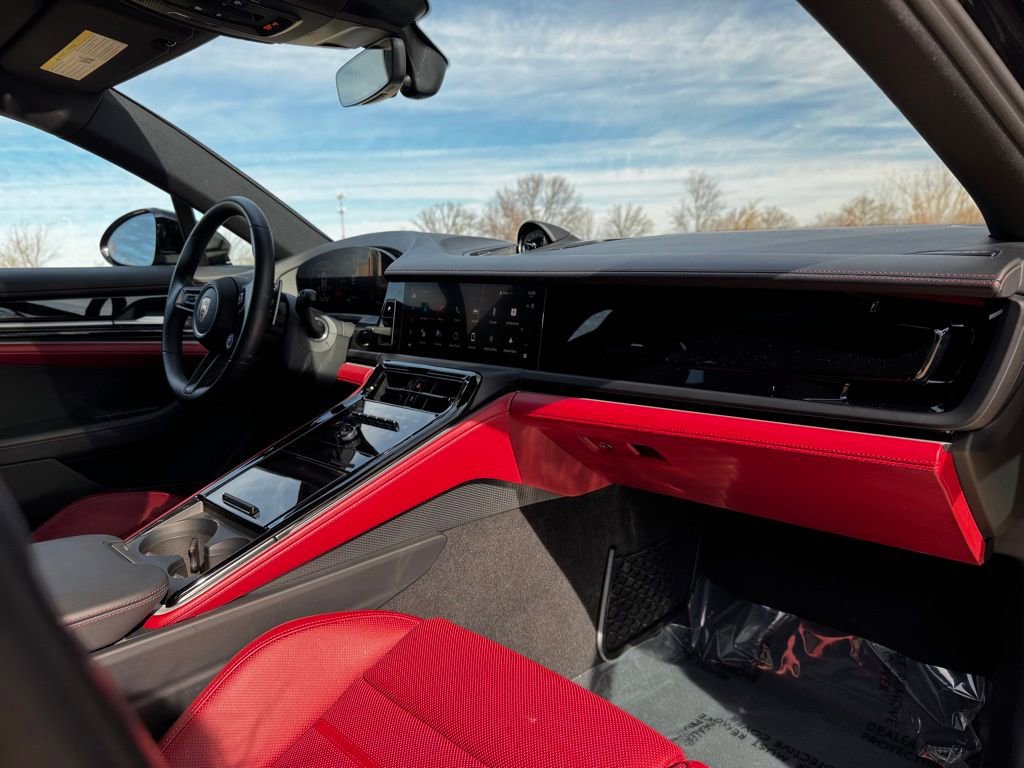 Used 2024 Porsche Panamera image 35