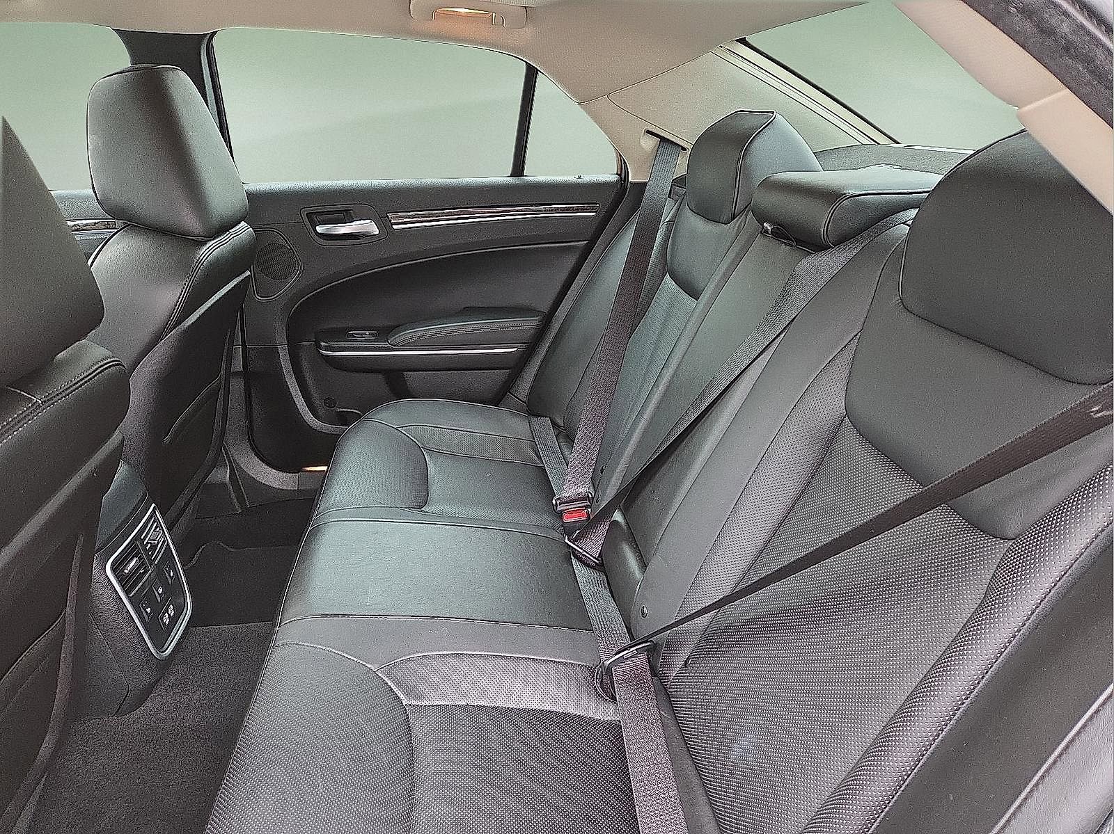 Used 2023 Chrysler 300 Touring L w/ Popular Equipment Group image 9