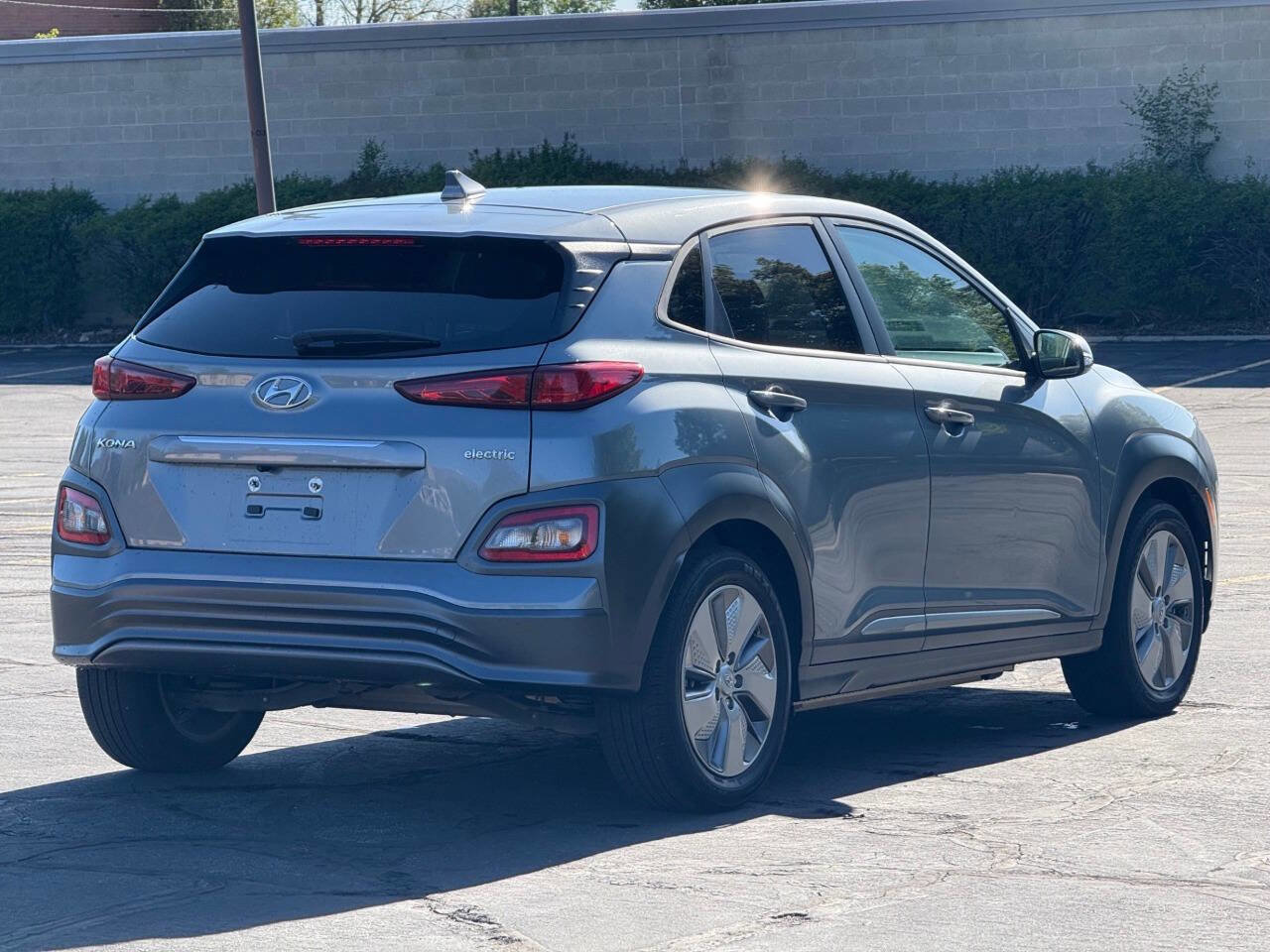 Used 2021 Hyundai Kona Limited w/ Cargo Package FWD image 5