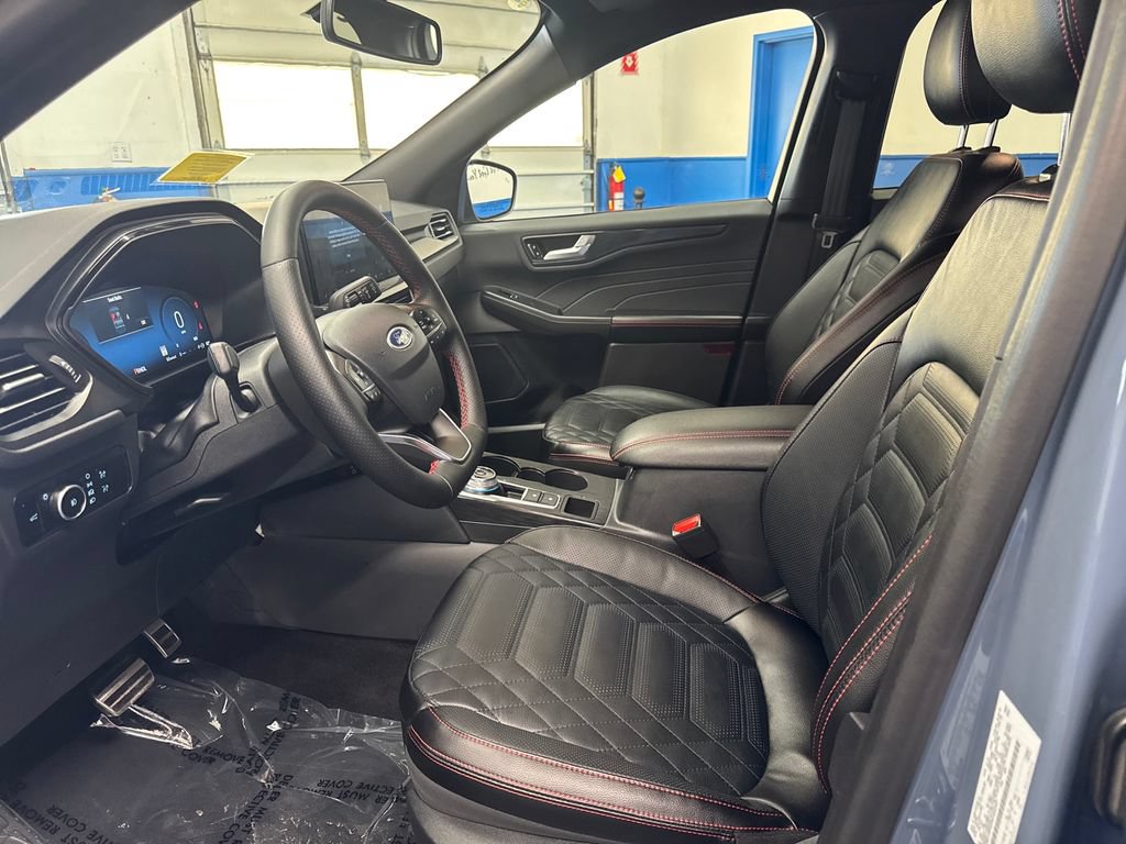 Certified 2024 Ford Escape ST-Line Elite w/ Premium Technology Package AWD/4WD image 9