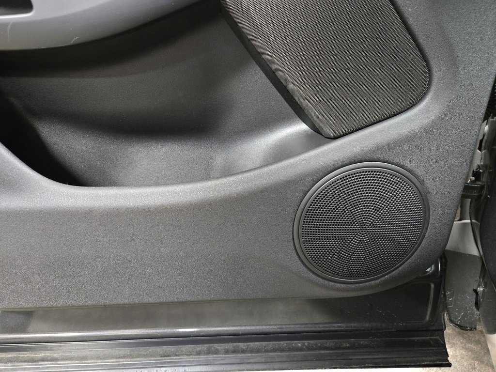 Used 2023 Land Rover Range Rover Evoque R-Dynamic SE image 9