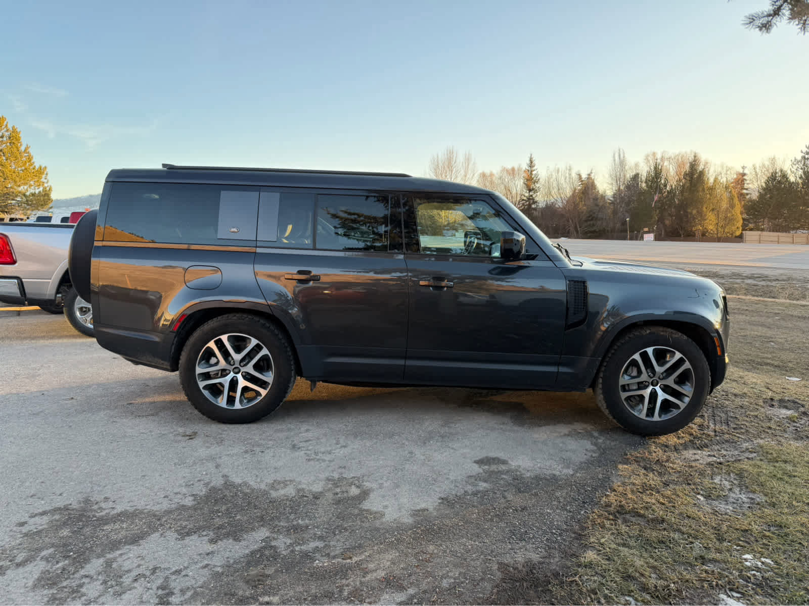 Used 2024 Land Rover Defender 130 S image 8