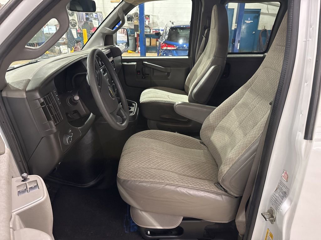 Used 2022 Chevrolet Express 3500 LS image 15