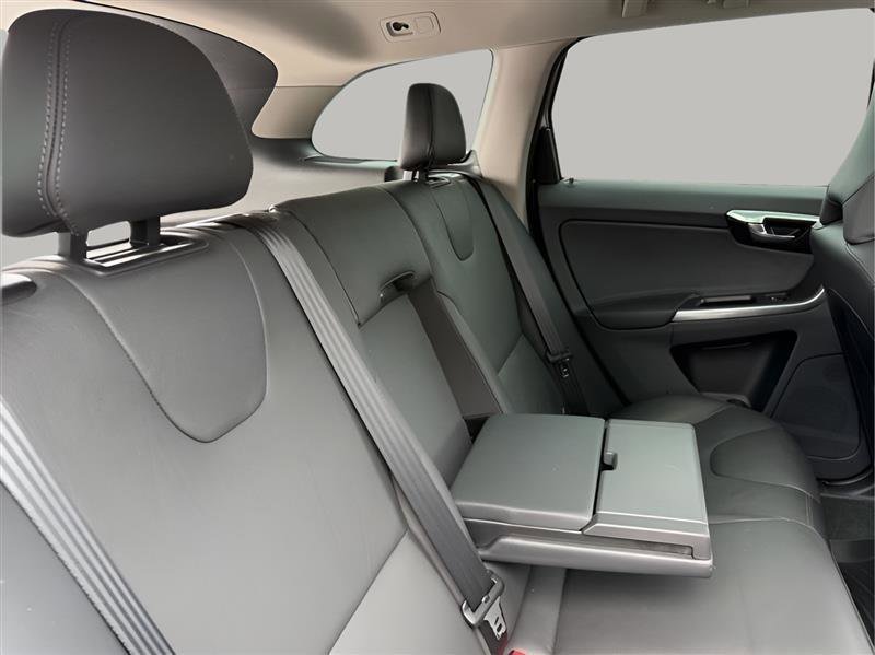 Used 2015 Volvo XC60 T5 Platinum FWD image 34
