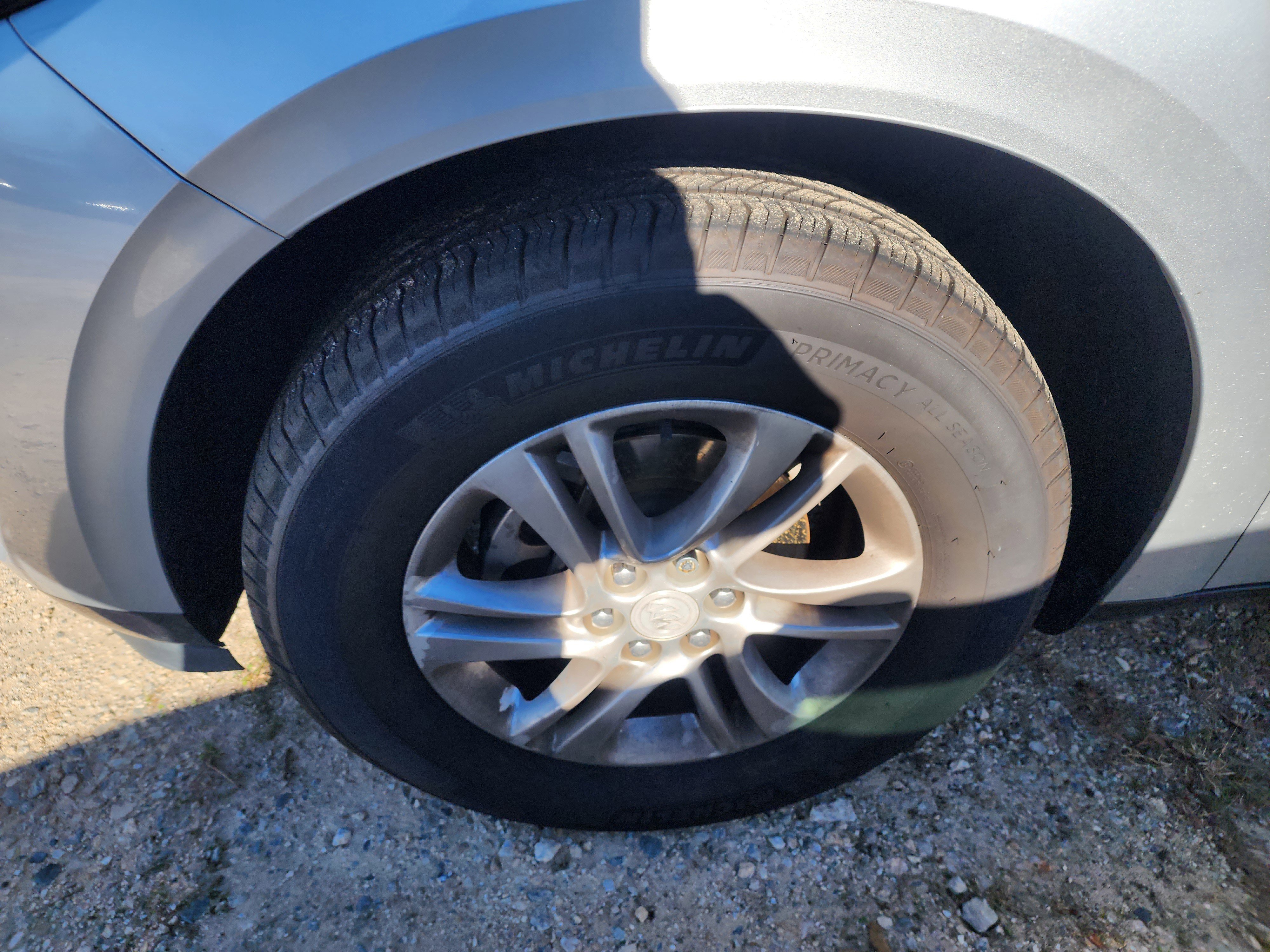 Used 2019 Buick Enclave Essence image 5