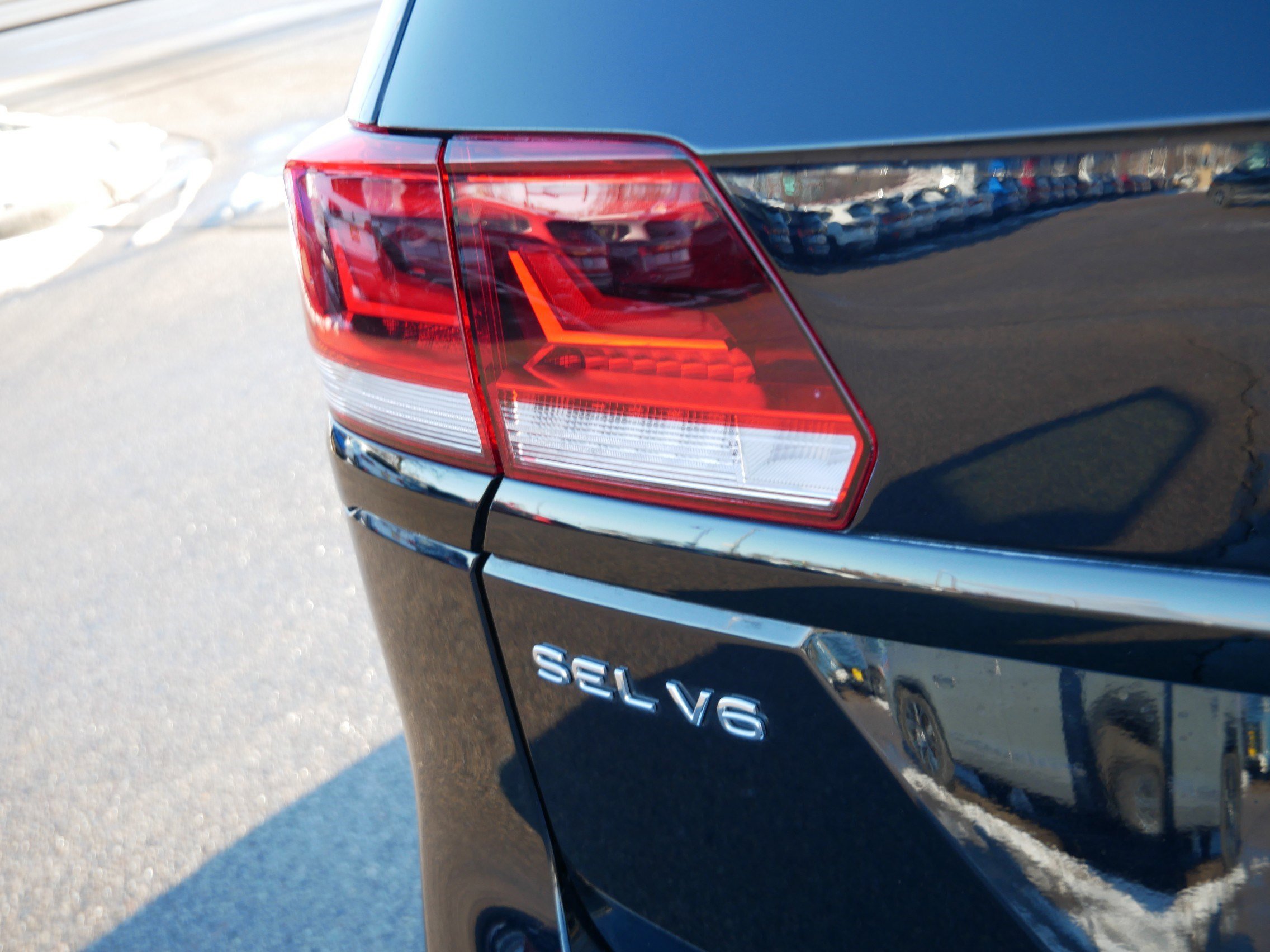 Certified 2023 Volkswagen Atlas SEL R-Line image 17