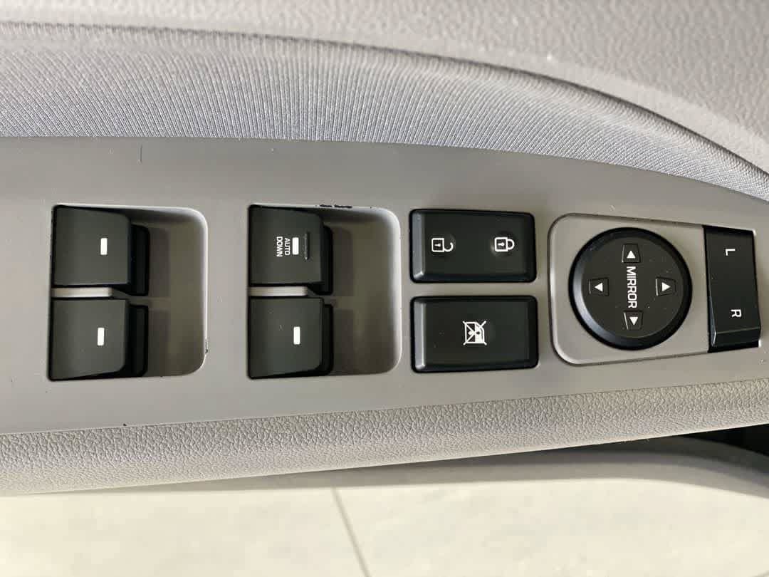 Used 2020 Hyundai Elantra SEL FWD image 15