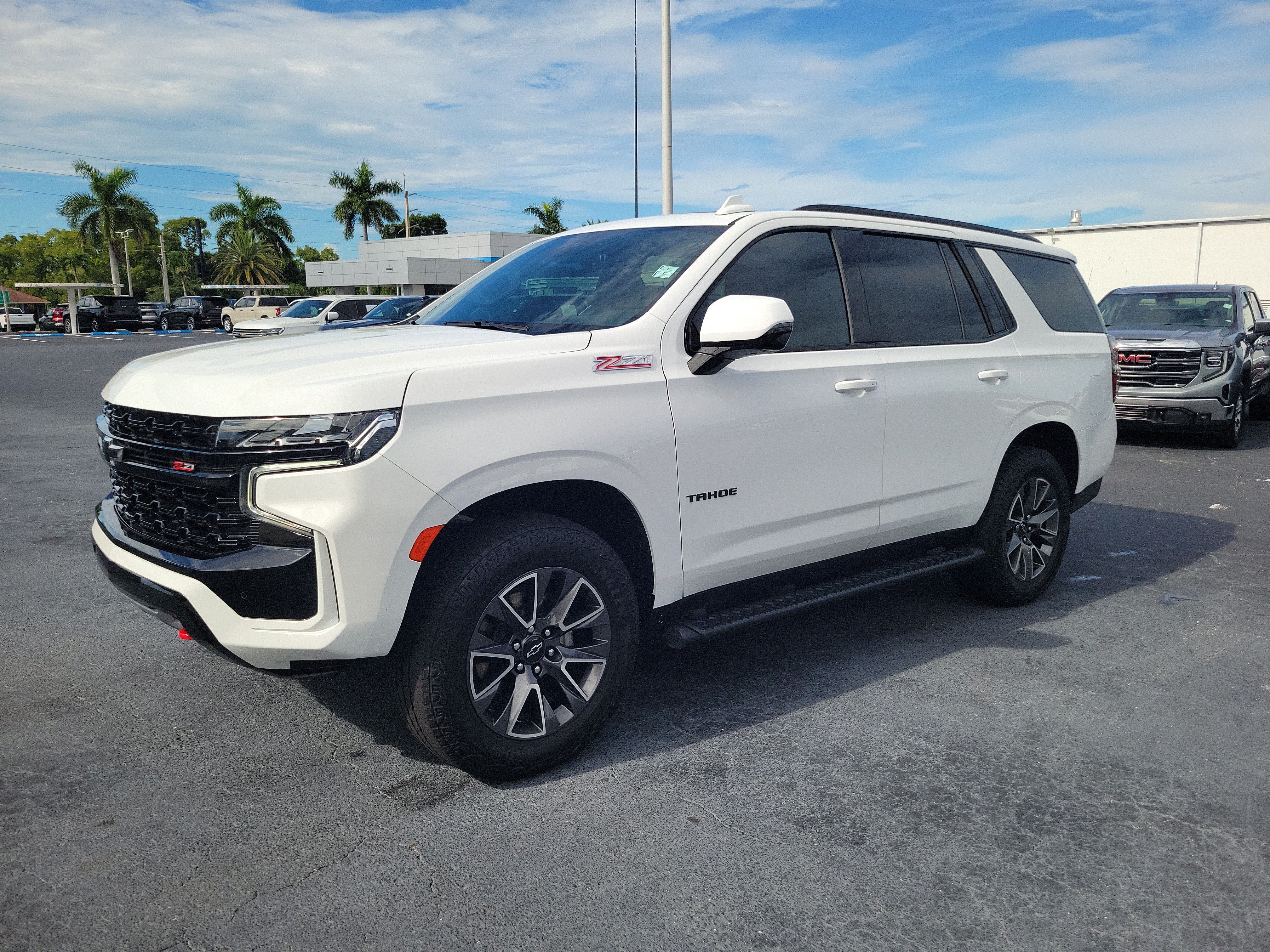 Used 2024 Chevrolet Tahoe Z71 w/ Luxury Package AWD/4WD image 2