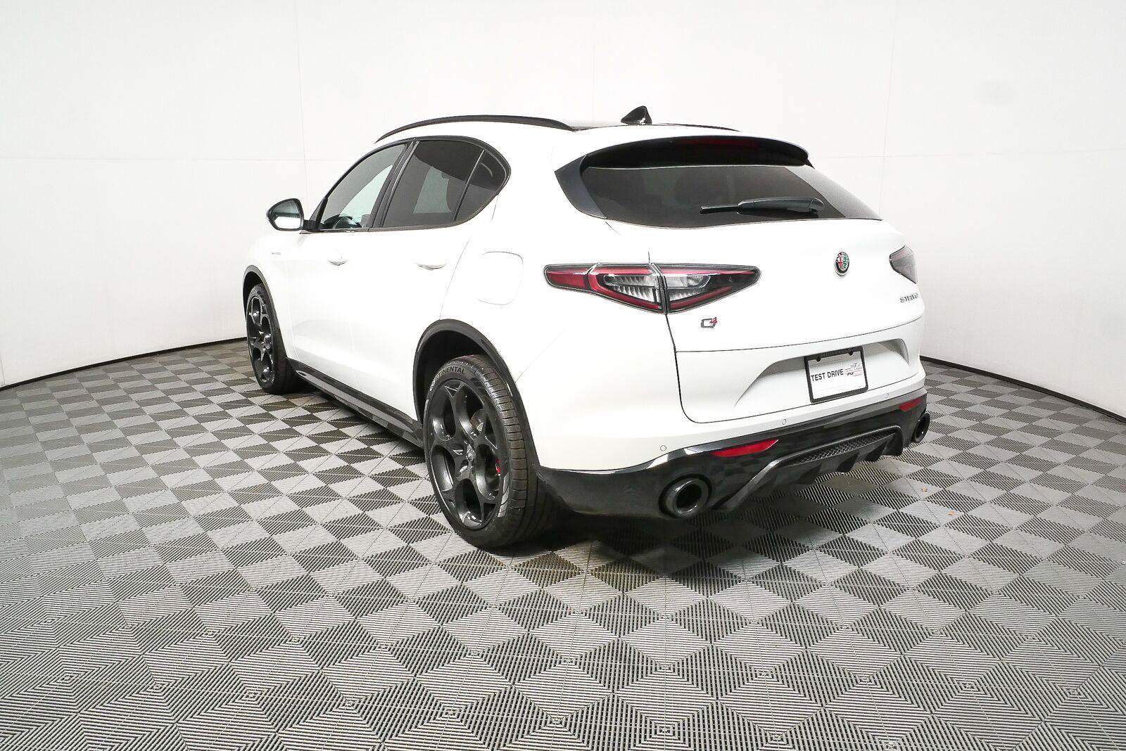 New 2026 Alfa Romeo Stelvio Sprint AWD/4WD image 2