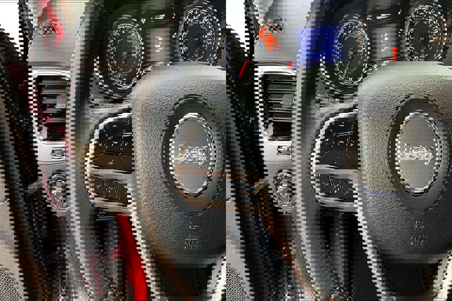 Used 2019 Jeep Cherokee Limited image 23