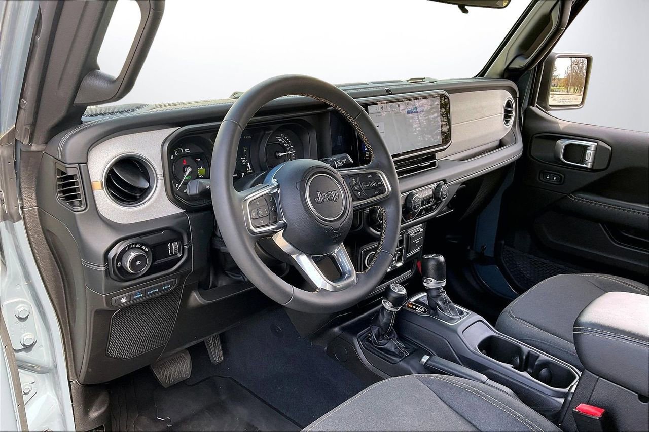 Used 2024 Jeep Wrangler Unlimited Sahara image 19