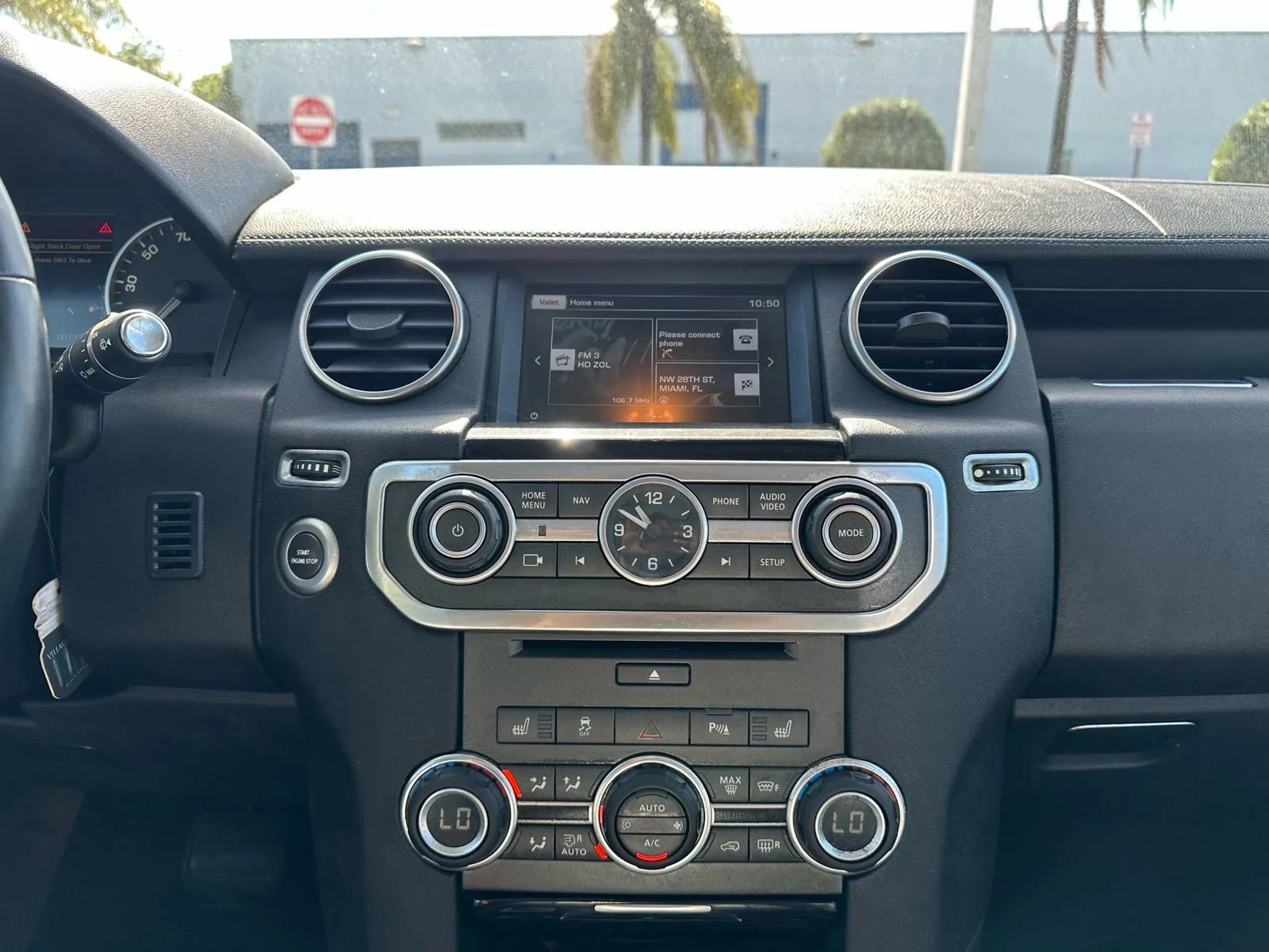 Used 2016 Land Rover LR4 HSE Silver Edition image 18