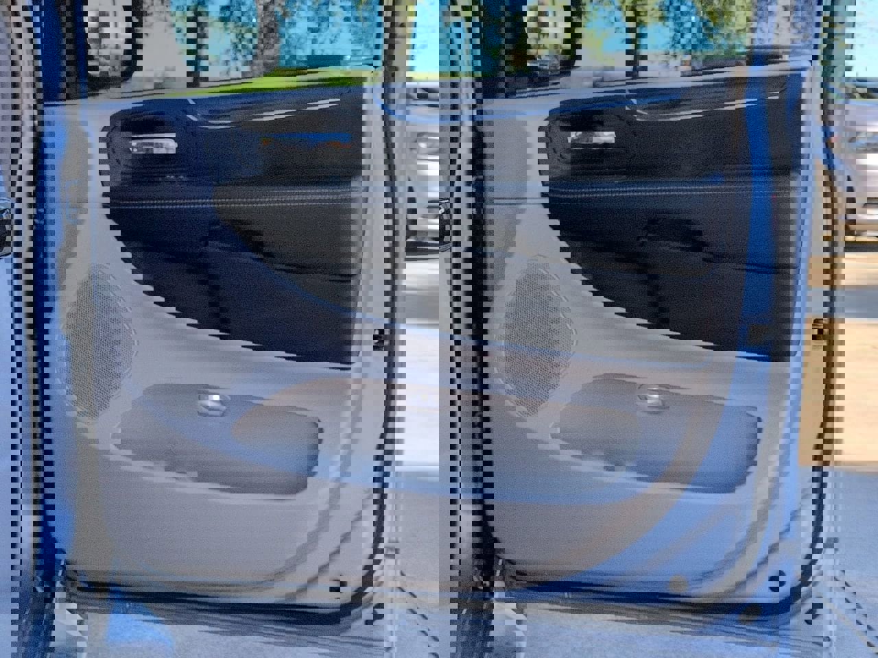 Used 2012 Chrysler Town & Country Limited image 19