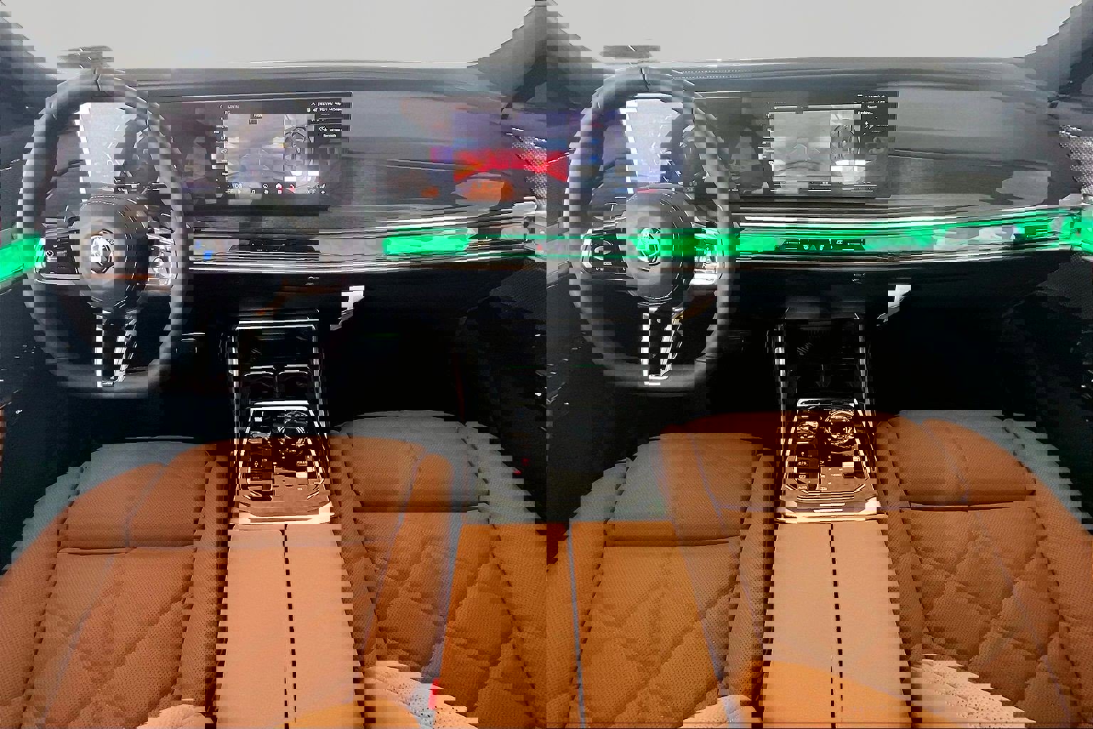 New 2026 BMW 740i xDrive image 8