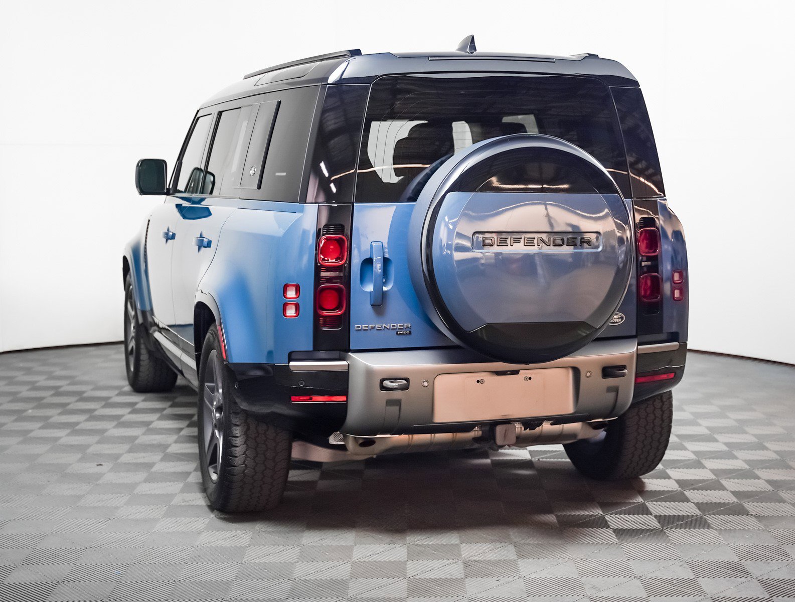 Used 2023 Land Rover Defender 110 X-Dynamic SE image 2