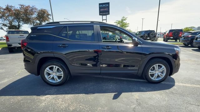 Used 2023 GMC Terrain SLE w/ Driver Convenience Package FWD image 9