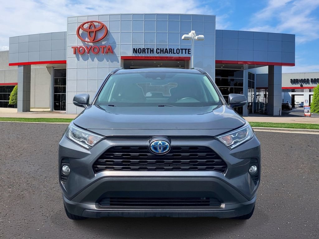 Used 2020 Toyota RAV4 XLE w/ Convenience Package AWD/4WD image 3