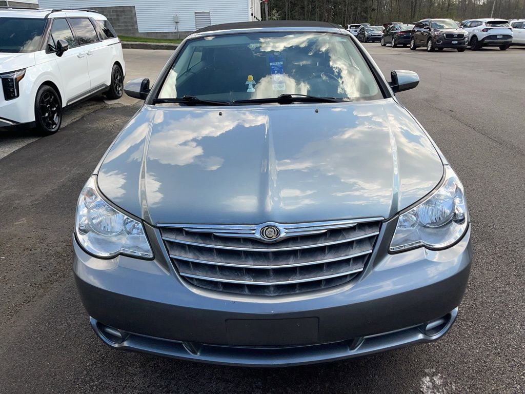 Used 2010 Chrysler Sebring Touring FWD image 4
