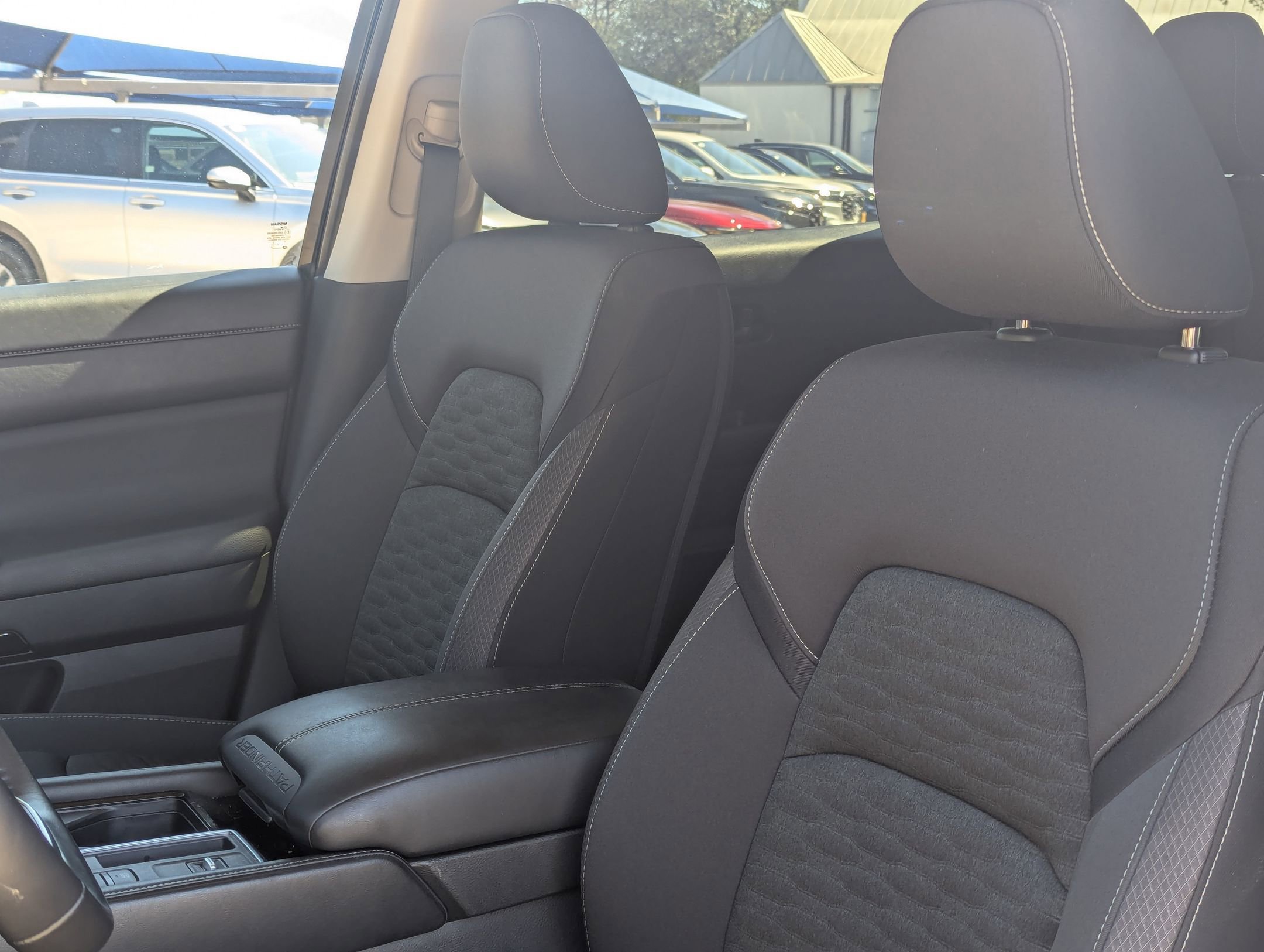 Used 2025 Nissan Pathfinder SV image 13