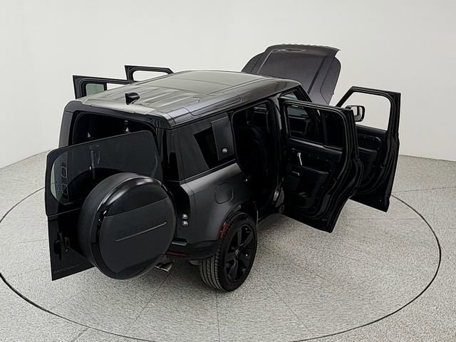 Used 2023 Land Rover Defender 110 image 41