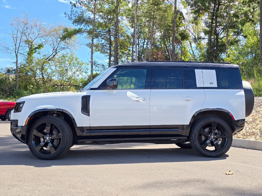 Used 2022 Land Rover Defender 110 X-Dynamic HSE AWD/4WD image 3
