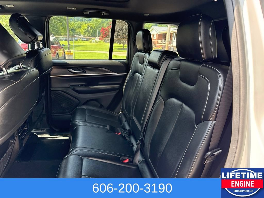 Used 2024 Jeep Grand Cherokee Limited AWD/4WD image 15