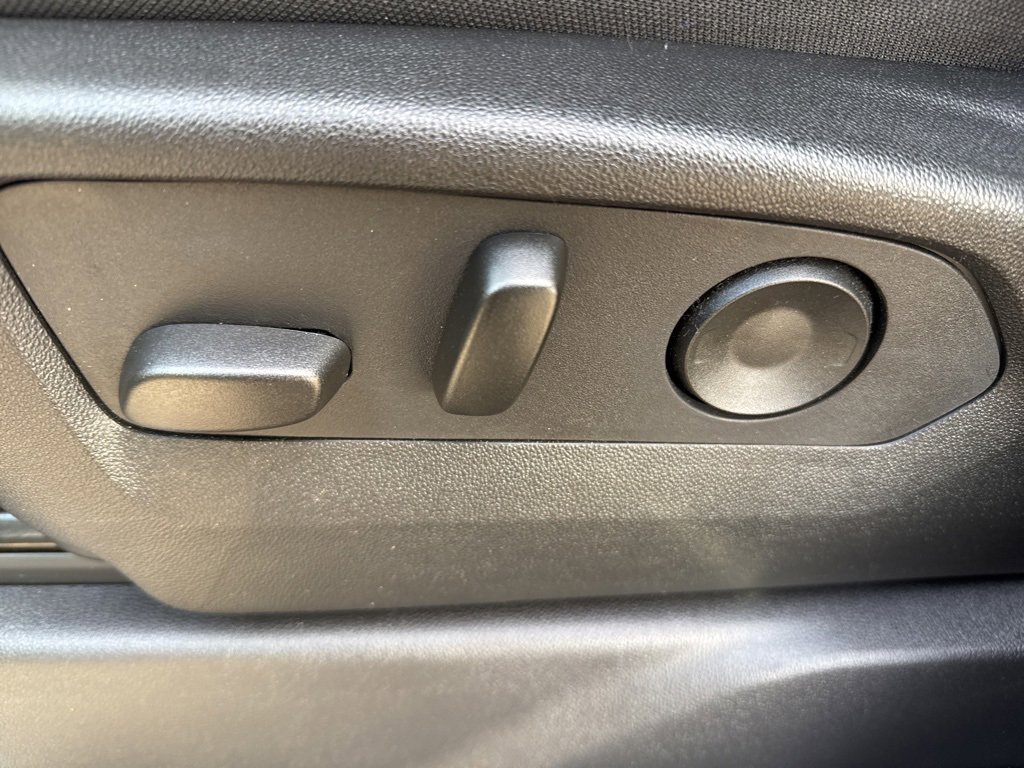 Used 2025 Chevrolet Silverado 1500 LT image 13