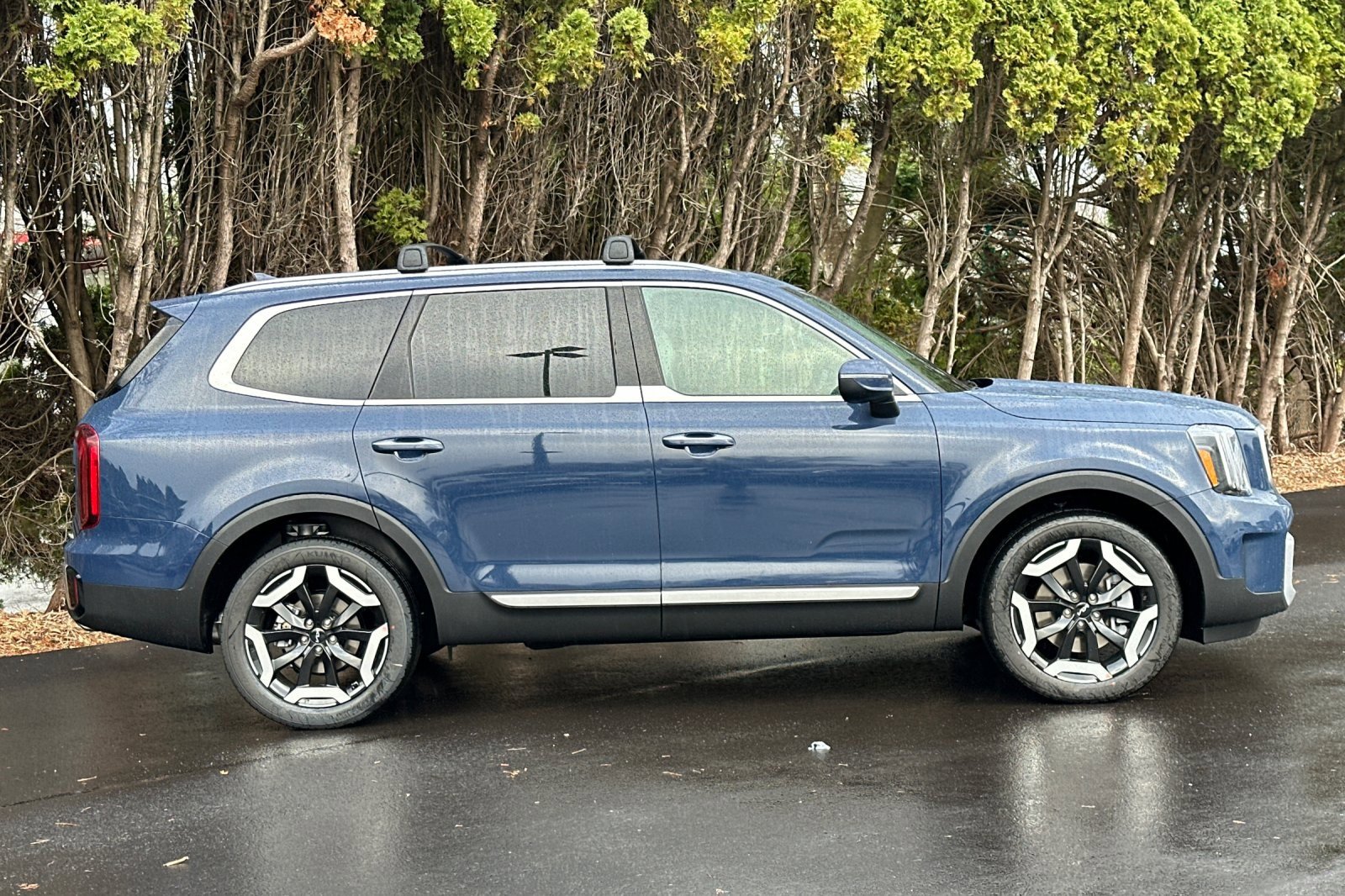 New 2025 Kia Telluride S image 2