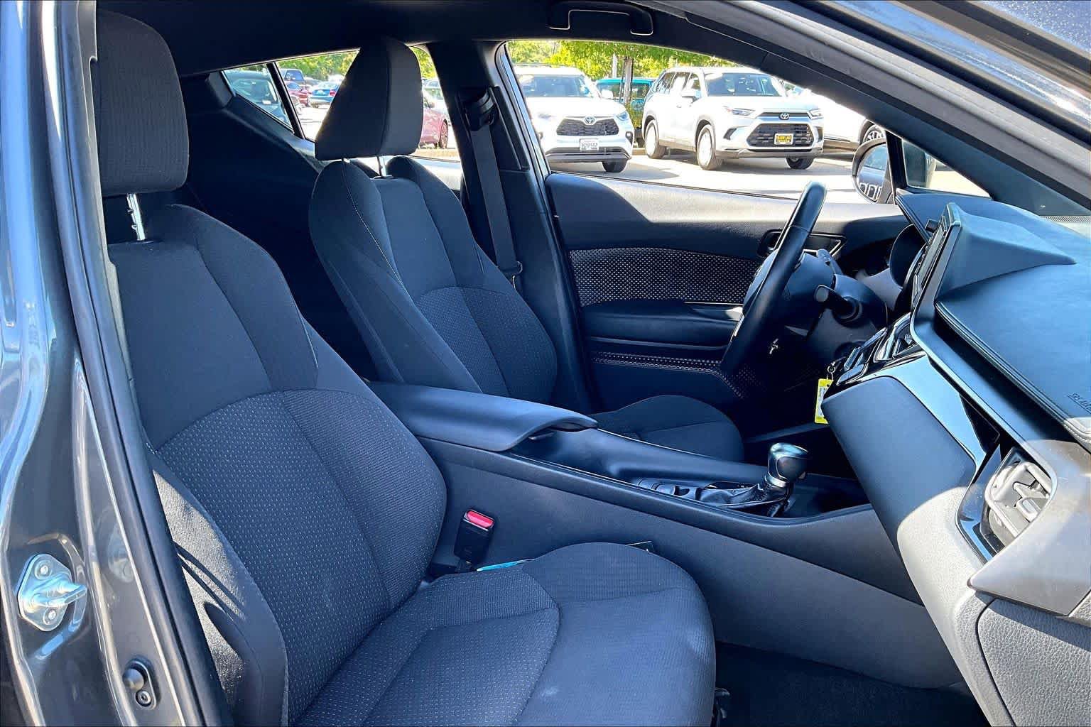 Used 2018 Toyota C-HR XLE FWD image 8