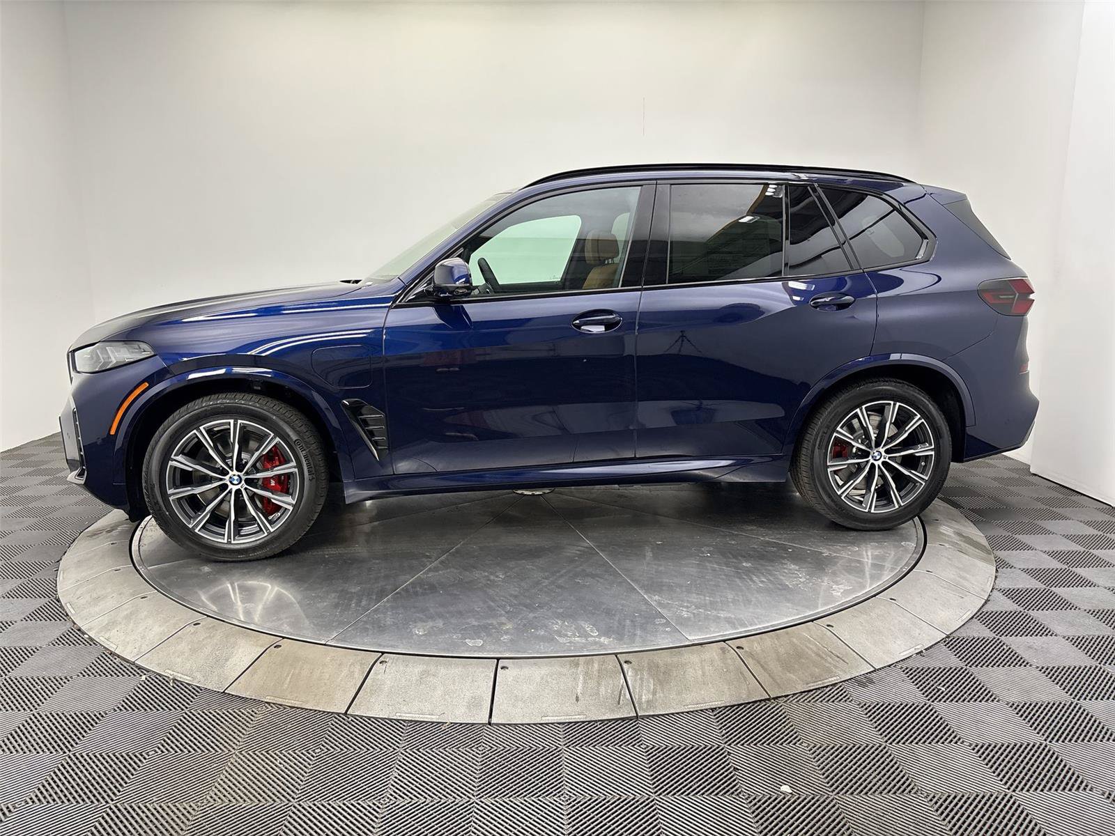 New 2026 BMW X5 xDrive50e w/ Executive Package AWD/4WD image 16
