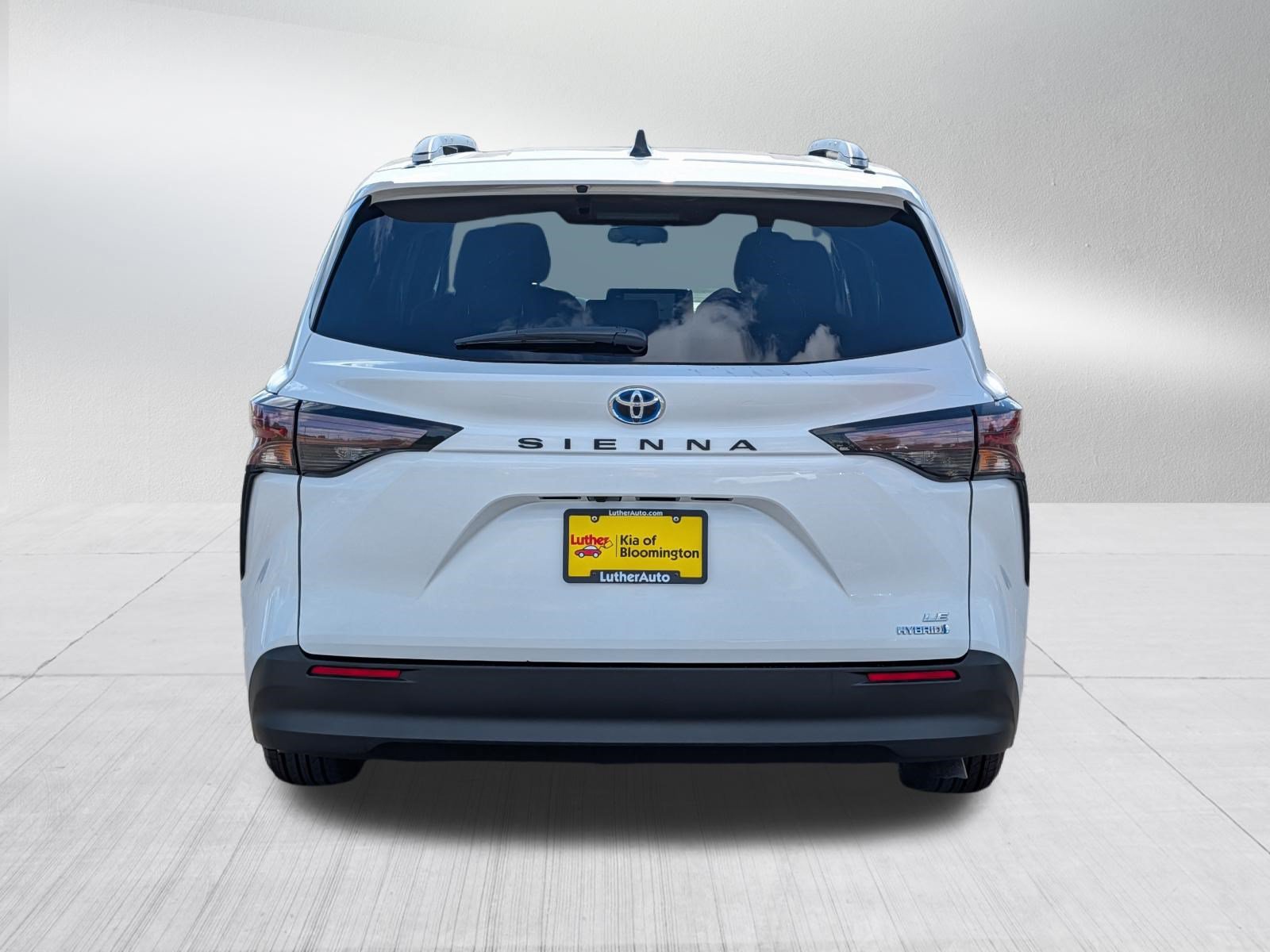 Used 2024 Toyota Sienna LE FWD image 6