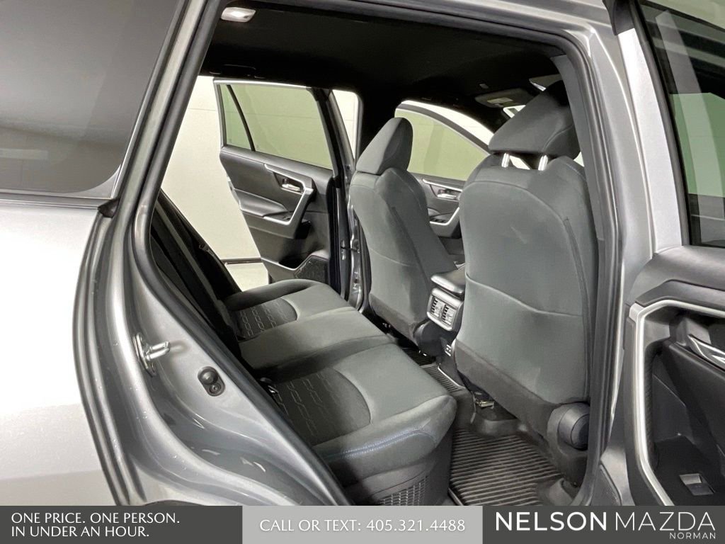 Used 2024 Toyota RAV4 SE image 15