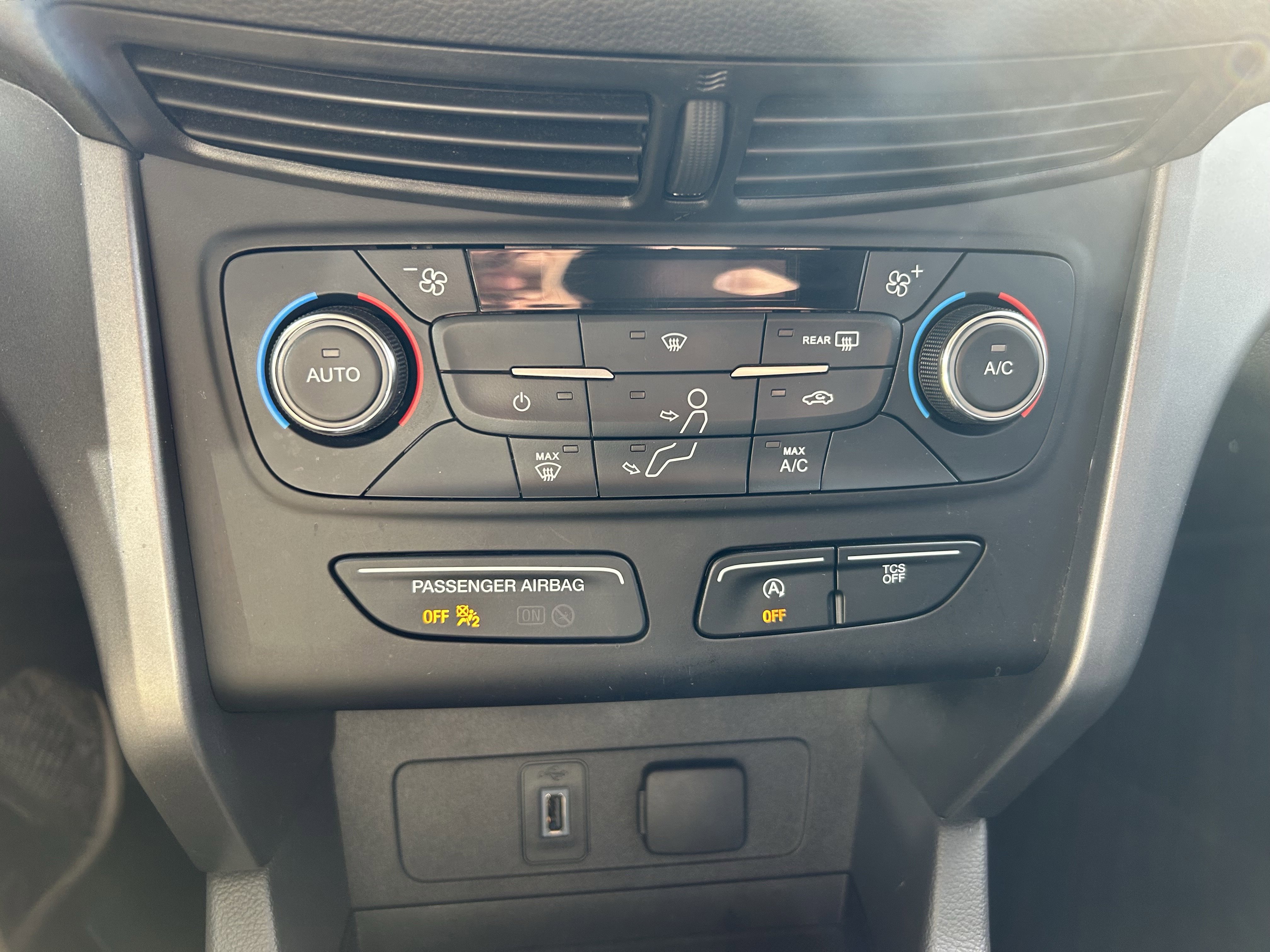 Used 2017 Ford Escape SE AWD/4WD image 14