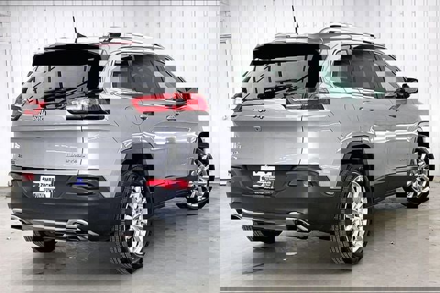 Used 2017 Jeep Cherokee Limited w/ Luxury Group image 12