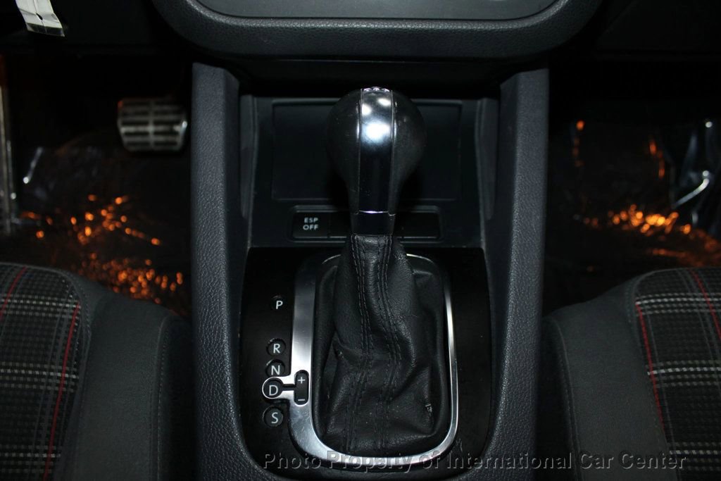 Used 2009 Volkswagen GTI 4-Door image 16