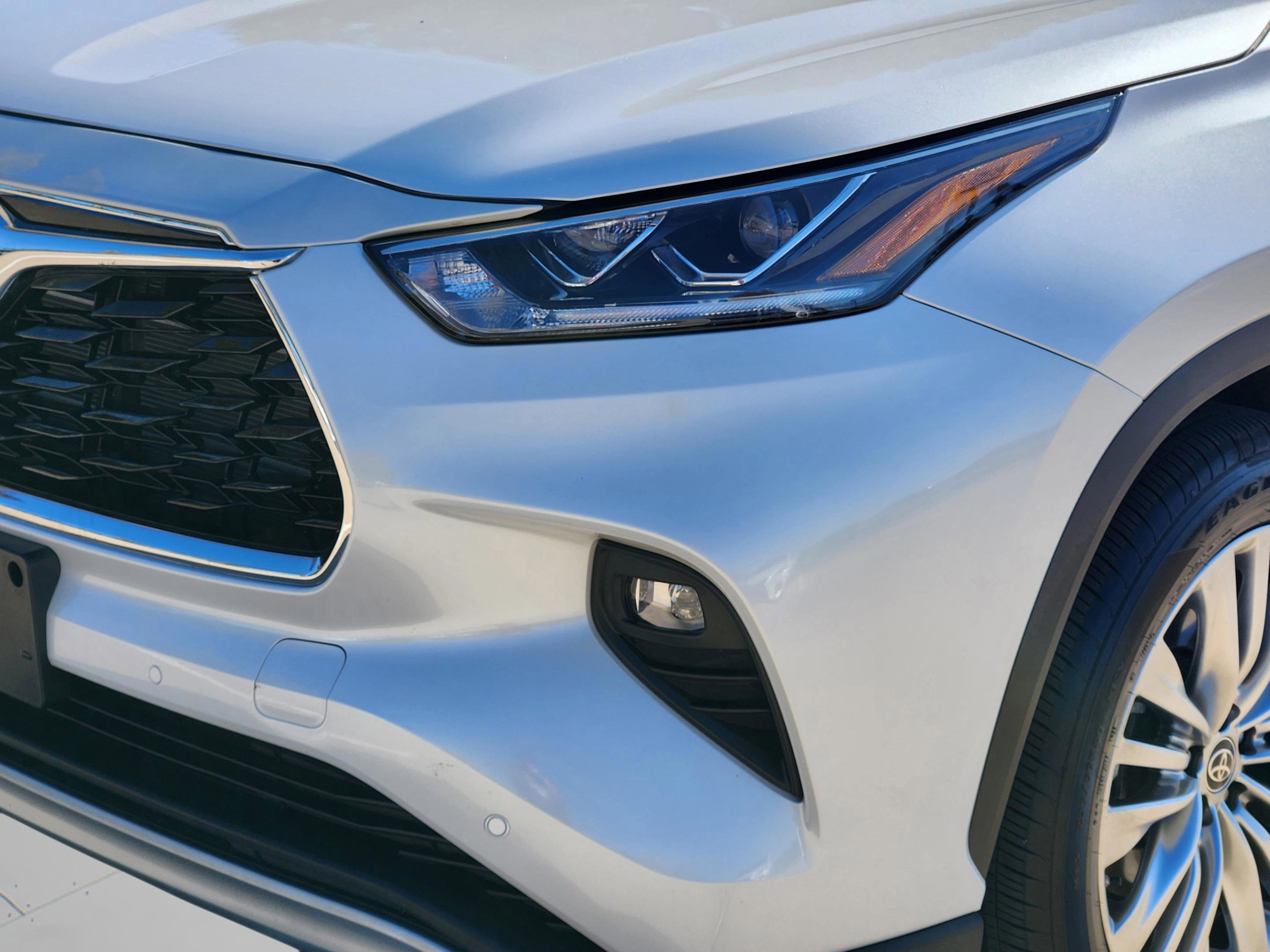 Used 2025 Toyota Highlander Platinum image 39