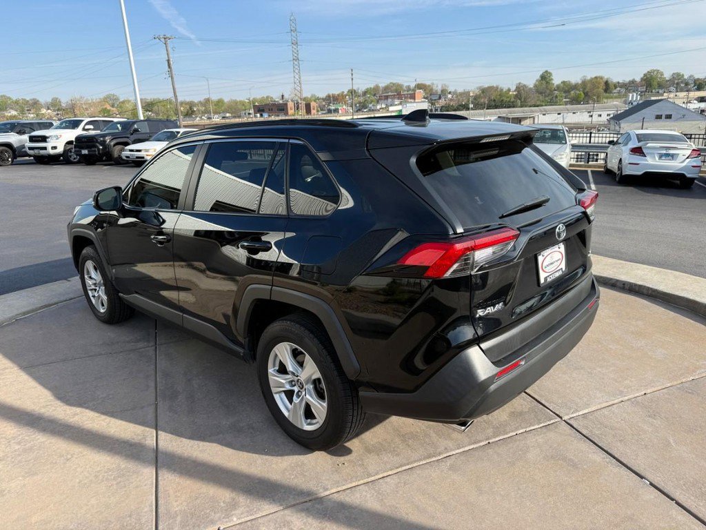 Used 2019 Toyota RAV4 XLE w/ Convenience Package image 10