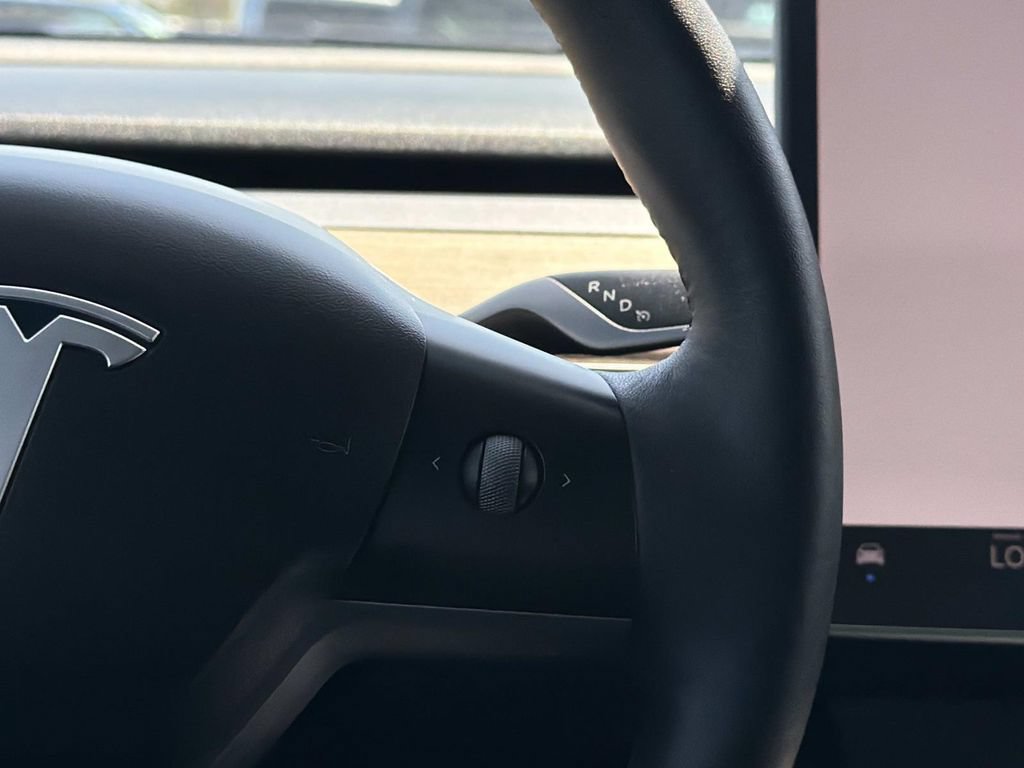 Used 2022 Tesla Model Y Performance AWD/4WD image 12