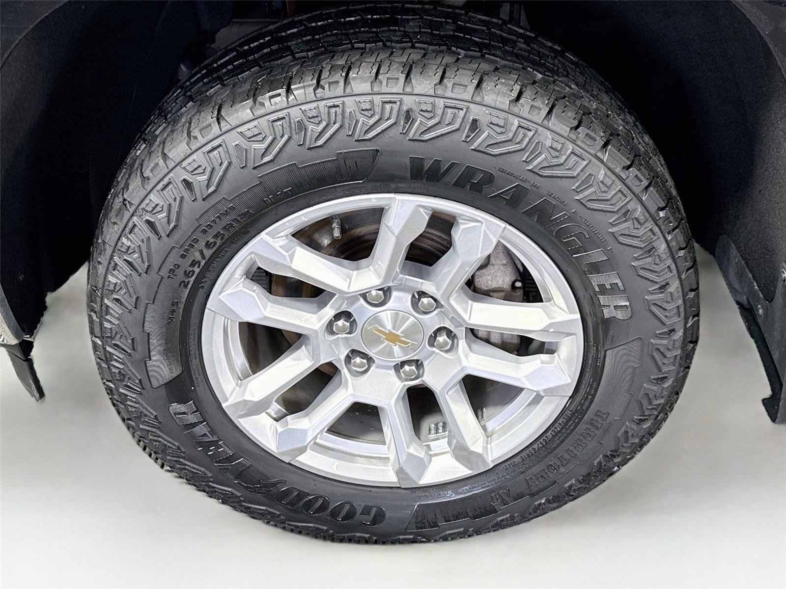 Used 2023 Chevrolet Silverado 1500 LT AWD/4WD image 23