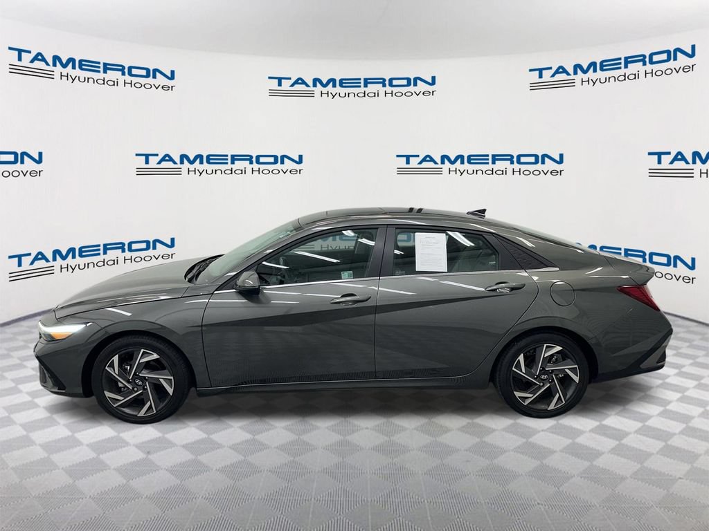 Used 2025 Hyundai Elantra Limited FWD image 2