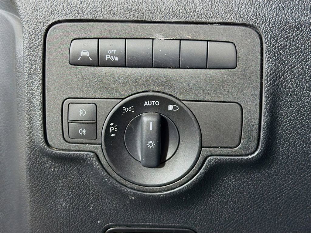 Used 2023 Mercedes-Benz Metris image 11