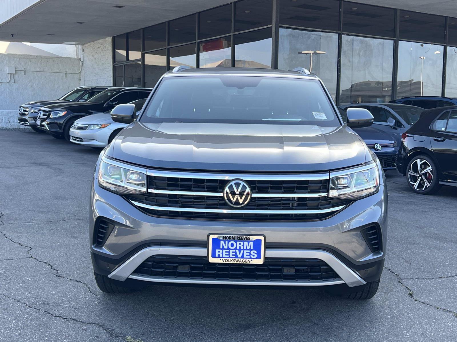 Certified 2021 Volkswagen Atlas Cross Sport SE w/ Panoramic Sunroof Package FWD image 4