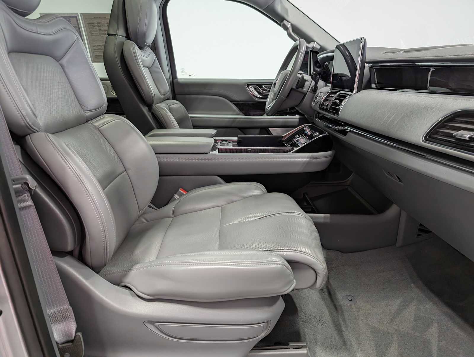Used 2020 Lincoln Navigator L Reserve w/ Luxury Package AWD/4WD image 41