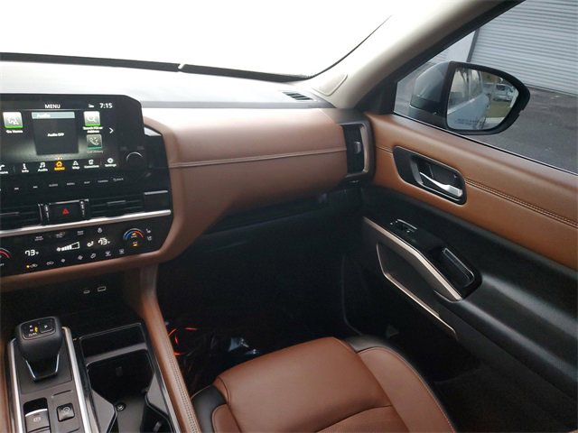 Used 2022 Nissan Pathfinder Platinum image 15