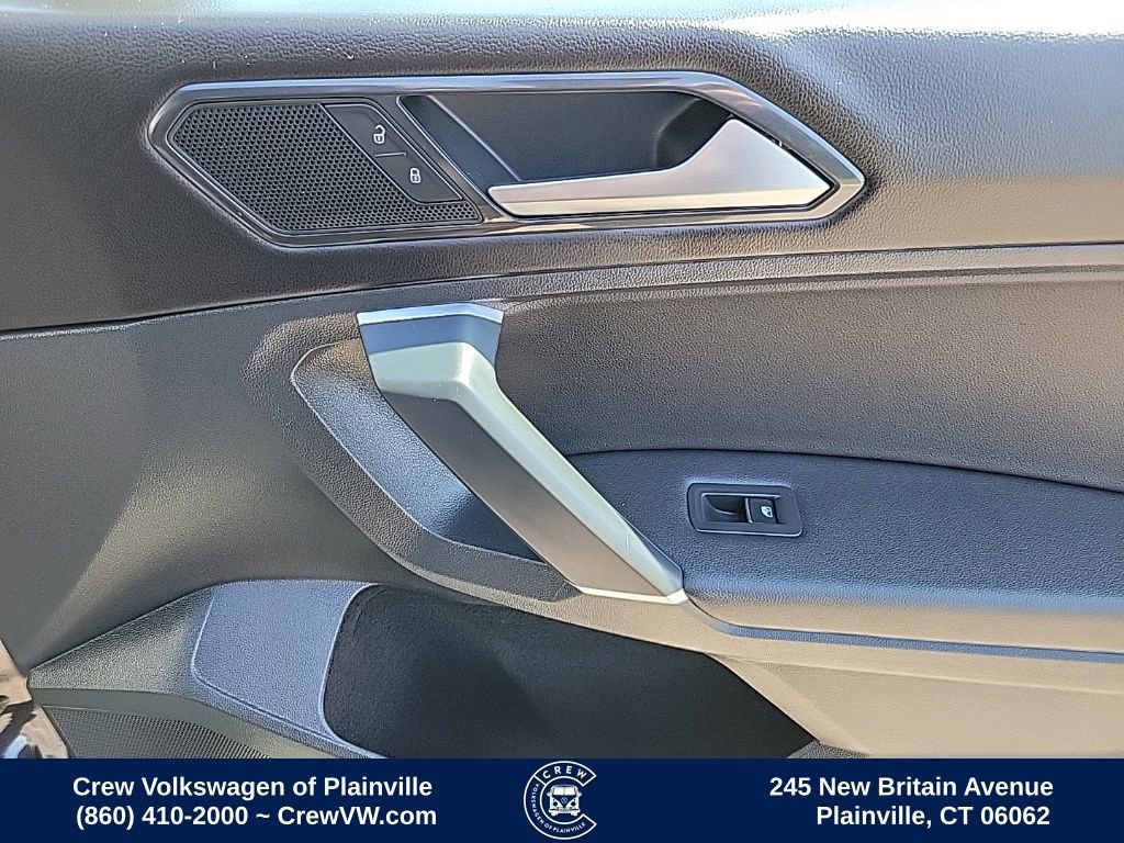 Used 2018 Volkswagen Tiguan SE w/ Panoramic Sunroof Package image 42
